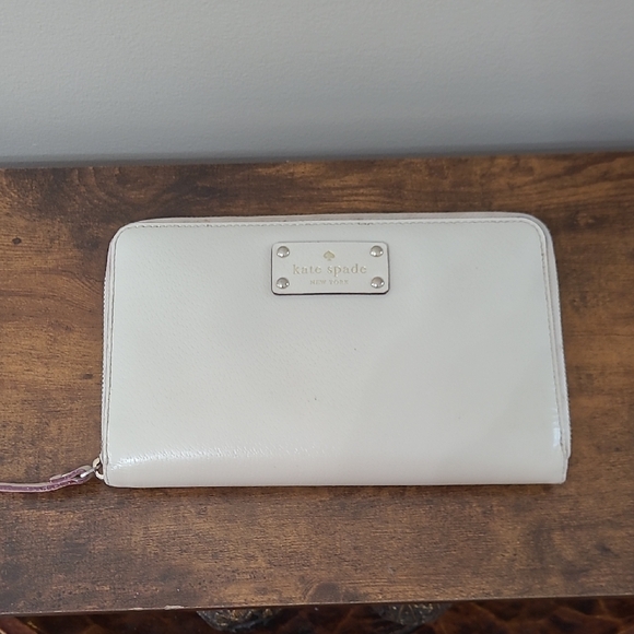 kate spade Handbags - Kate Spade Cream Leather Zip Wallet